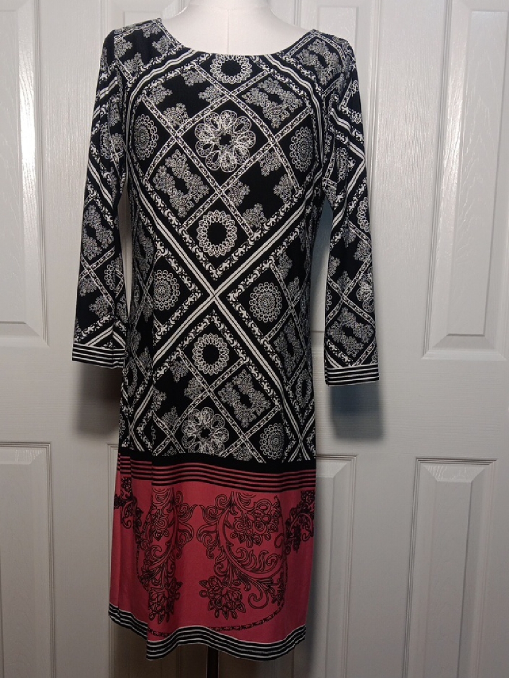 Haani Black and Pink Patterned Long-Sleeve Shift Dress